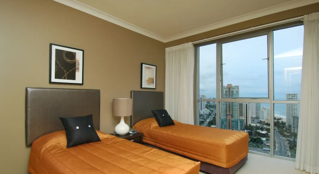 Апартаменты с 3 комнатами с балконом Chevron Renaissance - HR Surfers Paradise