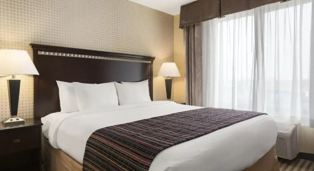 Люкс University Hotel Davis Area by IHG