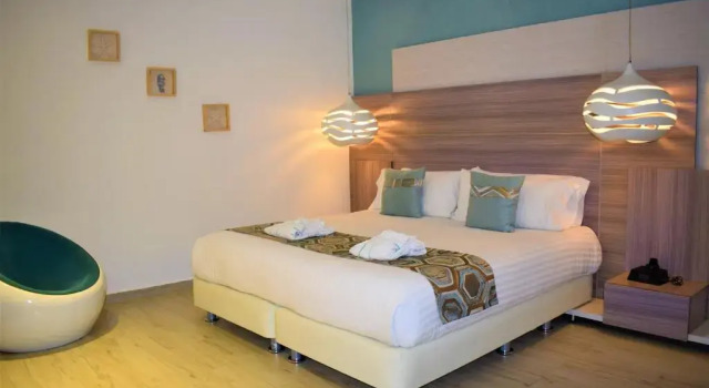 Полулюкс Hotel Catedral Plaza