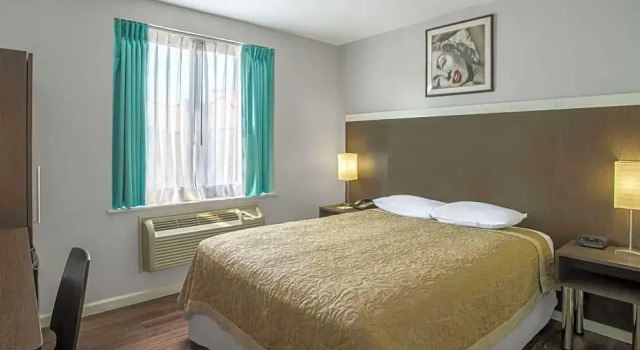 Super 8 by Wyndham Brooklyn / Park Slope Hotel