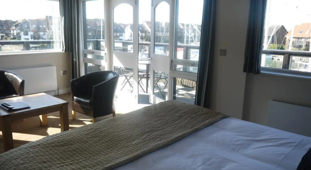 Boathouse Hotel