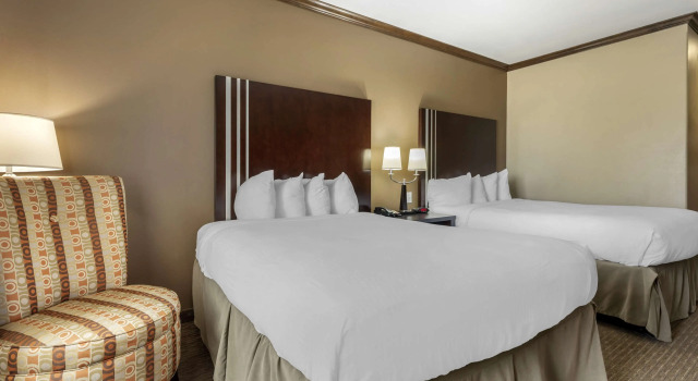 Четырёхместный номер Standard Best Western Plus Texoma Hotel & Suites