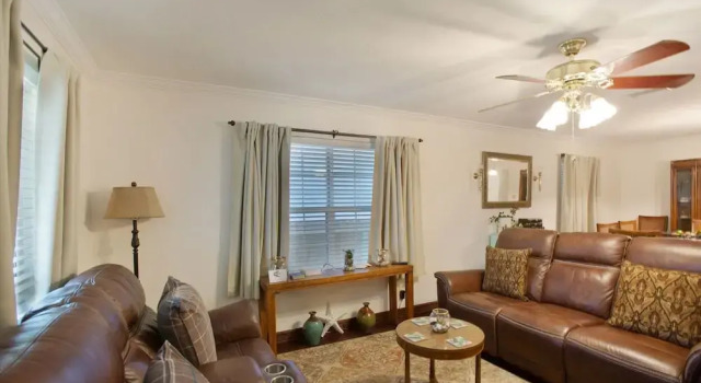 Beach - Lover Island Getway 4 Bedroom Home by Redawning