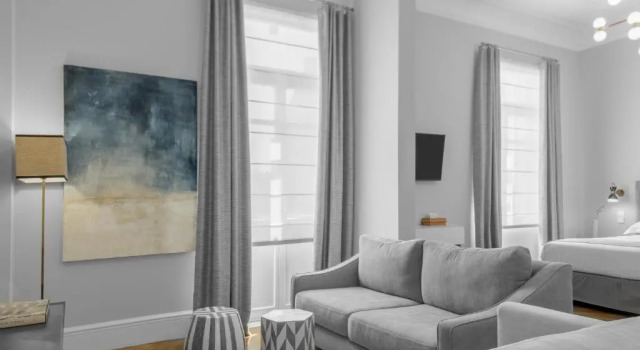 Люкс Signature (Acropolis View) с балконом MiraMe Athens Boutique Hotel