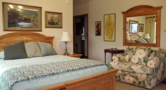 Двухместный номер Standard с балконом и с видом на окрестности Prow'd House Bed & Breakfast