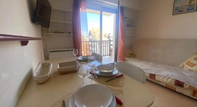 23m Peaceful With Balcony With Sea View !, Забронировать Апартаменты/квартира Кабур 