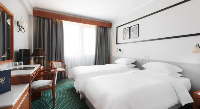 Hotel Z Palace & Congress Center, Rezerwuj Hotel Hotele w Ksanti z basenem, Basen