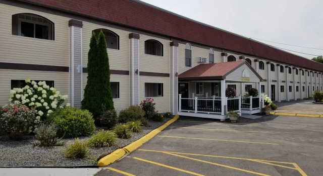 All Seasons Inn & Suites, Buchen Sie Gasthaus SPA-Hotels in New England, SPA