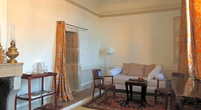 Maison Romane 1136, Забронировать Отель Клюни Cote du Maconnais-Beaujolais, рядом с École Nationale Supérieure d'Arts et Métiers