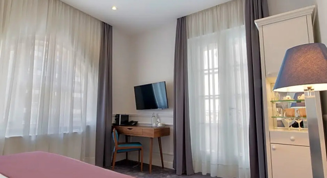 Полулюкс Public House Hotel