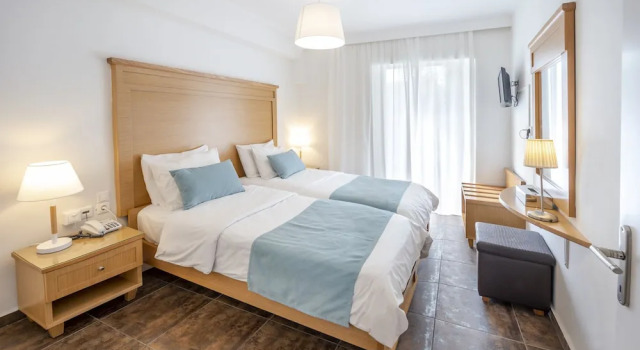 Полулюкс c 1 комнатой с балконом Peridis Family Resort
