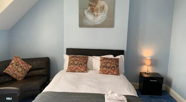 Апартаменты Spacious 5 Bed Apartment Ideal for Contractors with parking in Iffley, Oxford by BedsAway