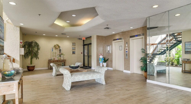 2 Mi to Beach! Bay-view Snowbird Haven in St Pete, Забронировать Апартаменты/квартира Апартаменты штата Флориды, Апартаменты/квартира
