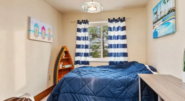 4BR Chalet with Seasonal Pool Hot Tub, Book Chalet Sommerhuse i Pennsylvania, Hytte