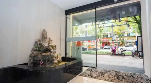 Linhai Shilin Business Hotel (Taizhou Fucheng Ziyang Street), Book Hotel Hoteller i Linhai med parkering, Parkering