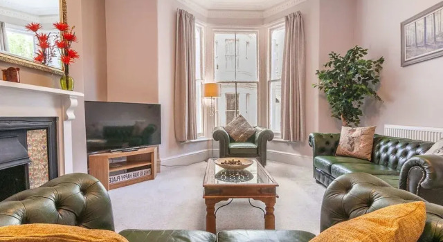 Коттедж Posh Holiday Home in Plymouth near Royal William Yard