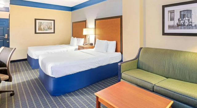 Четырёхместный номер Standard La Quinta by Wyndham Shawnee