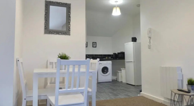 Bright and Modern 4 Person Apartment In City Centre, Забронировать Апартаменты/квартира Кардифф Гламорган, рядом с Сады Софии