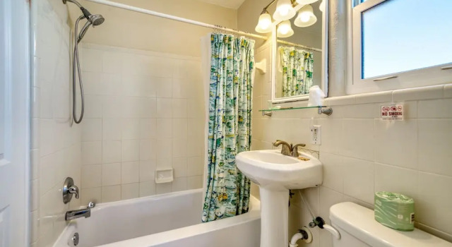 Четырёхместный номер Standard Camelot Beach Suites