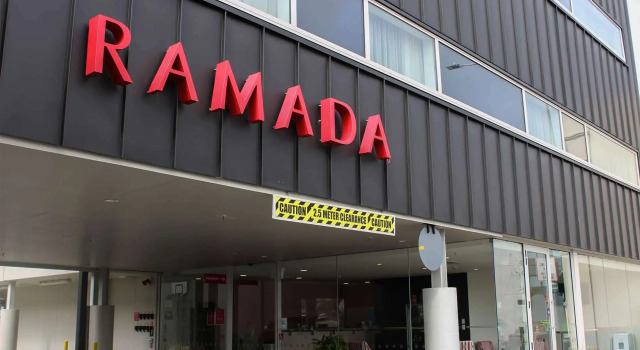 Ramada Suites by Wyndham Christchurch City, Забронировать Отель Отели Крайстчёрч с парковкой, Парковка