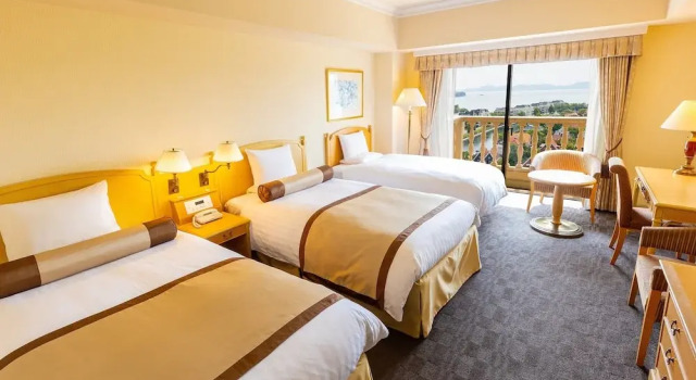 Трёхместный номер Superior с видом на парк Hotel Okura JR Huis Ten Bosch