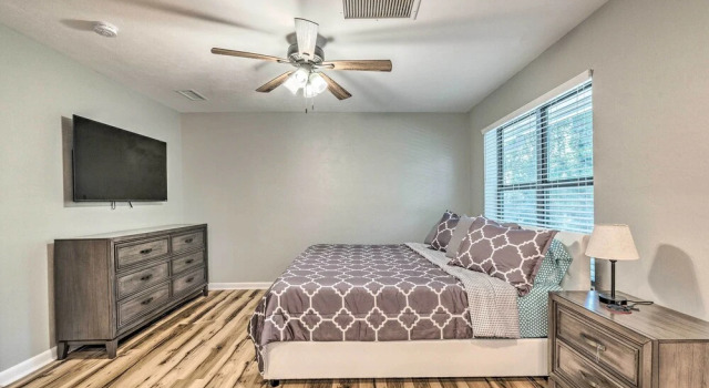 Walk to UF: Remodeled Family Home w/ Patio!, Prenota Casa vacanze Gainesville Florida