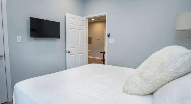 Don't Miss Dynamic 4br/2ba Near Jolly Riverwalk