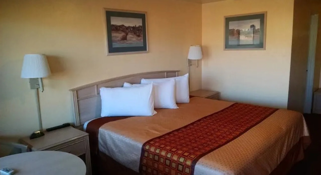 Двухместный номер Standard с видом на горы White Sands Motel