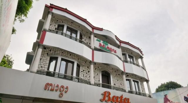 OYO 15562 AAR Palmyra Regency, Забронировать Отель Отели штата Кералы с парковкой, Парковка