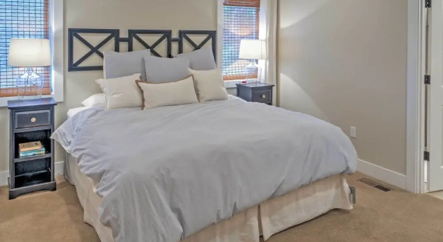Коттедж Gorgeous Wapato Point Lakehouse w/ Private Hot Tub