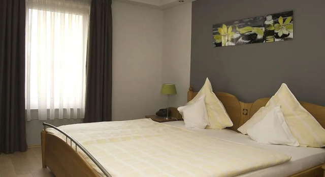 Hotel Rose, Забронировать Отель Отели Варбург 3 звезды, 3*