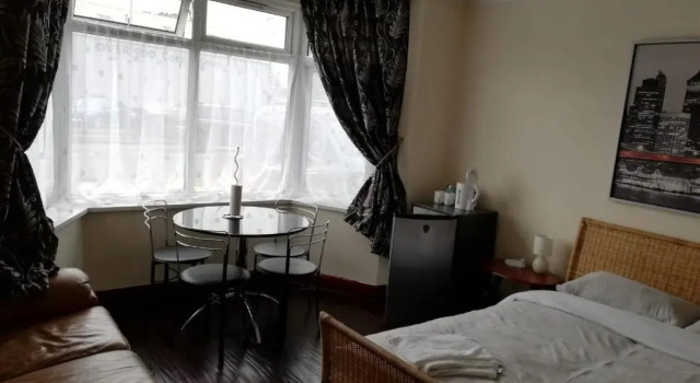 Cozy Guest House, Забронировать Гостевой дом Лутон Бедфордшир, рядом с Luton Town Football Club