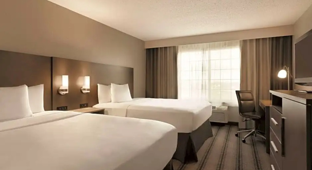 Четырёхместный люкс Country Inn & Suites by Radisson, Indianapolis Airport South, IN