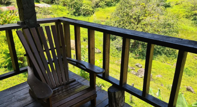 Четырёхместный номер Standard с балконом и с видом на горы Los Gallitos Eco Lodge