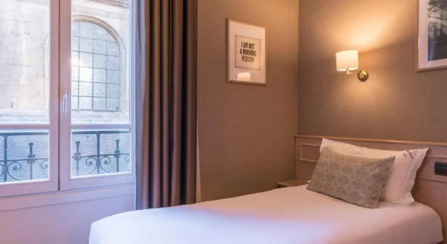 Номер Standard Paris France Hotel