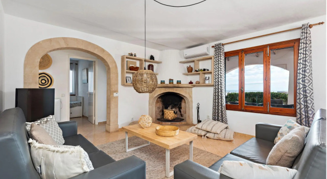 VILLA NURIANA in Cala´n Blanes, Varaa Villa Mökit kohteessa Ciutadella, Mökki