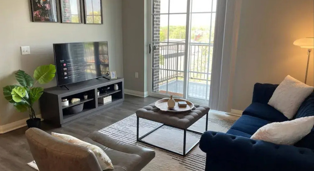 Skyline View 2BR w Balcony Free Parking W D, Забронировать Апартаменты/квартира Колумбус штат Огайо, рядом с Парк Scioto Audubon