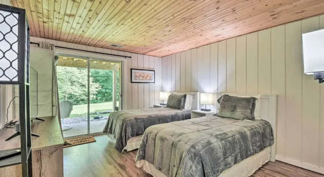 Chic Sky Valley A-frame Cabin w/ Pool Access!, Buchen Sie Hotel Sky Valley Georgia