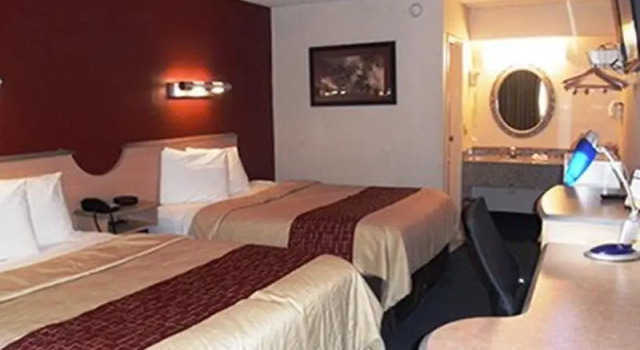 Полулюкс Rodeway Inn Fort Wayne Hotel