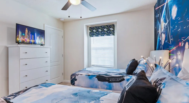 Special Deal 5BR Townhome w Pool Near Disney