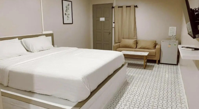 Juni House Chumphon, Забронировать Отель Чумпхон провинция Чумпхон