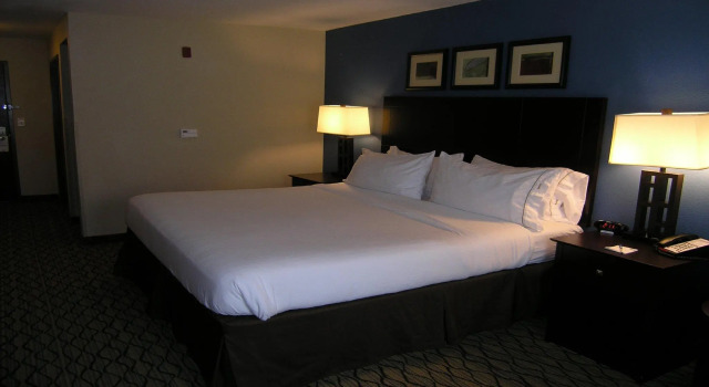 Номер Standard Holiday Inn Express