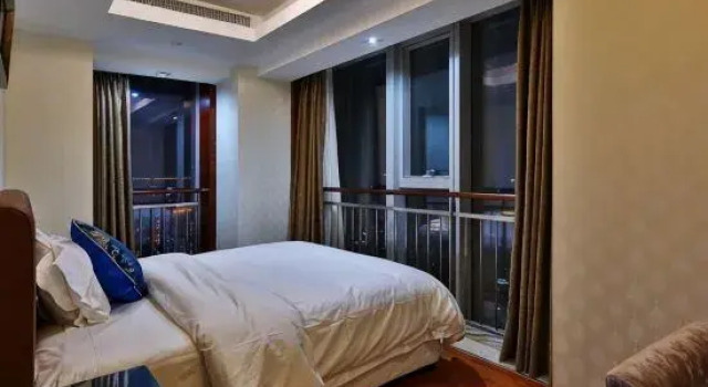 Люкс с 2 комнатами Yuelan Seaview Hotel Apartment (Qingdao May Fourth Square China Railway Center)