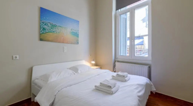 A Beautiful 2 bdr House in the Heart of Plaka, Забронировать Отель Неос-Космос Афины, рядом с Theocharakis Foundation