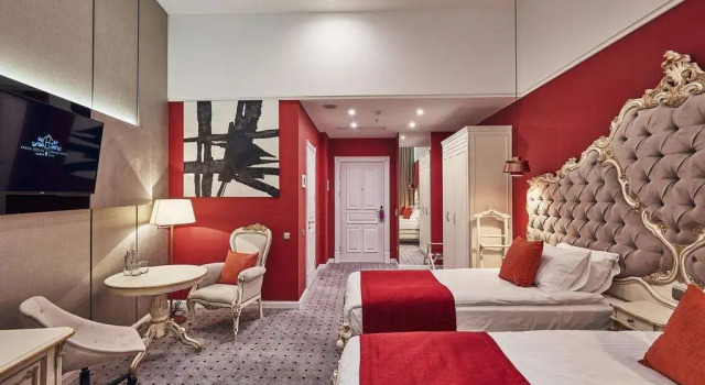 Grand Hotel Lviv Casino & Spa, Book Resort Hotels in Lviv with a Pool, Swimming Pool