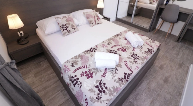 Apartments & Rooms Danivan Pool Villas - Off site breakfast available, Забронировать Апартаменты/квартира Новалья Задарская жупания, рядом с Общественный Пляж Мэйн