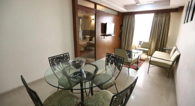 Люкс SilverCloud Hotel and Banquets