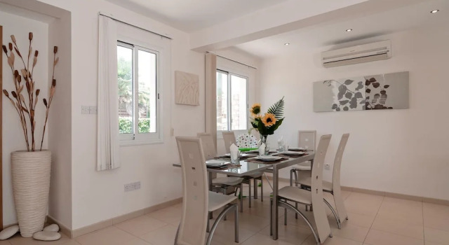 Villa Vivaldi, Buchen Sie Villa Peyia Paphos, in der Nähe von Turtle Beach