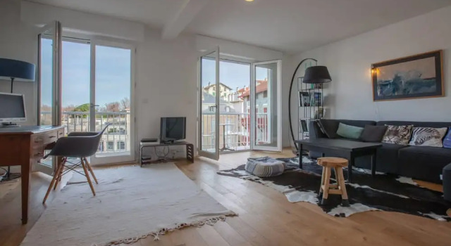 Charming Duplex With Terrace for 8 People in Port Vieux