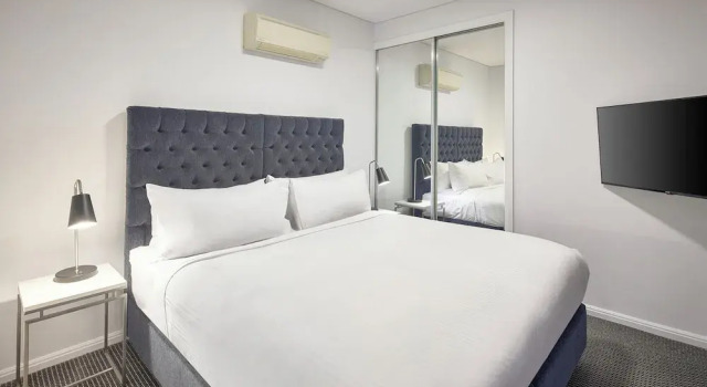 Люкс c 1 комнатой с балконом Meriton Suites Campbell Street, Sydney